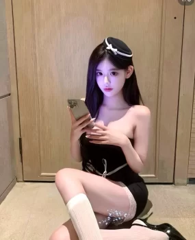 精神小妹大奶子哇哇叫