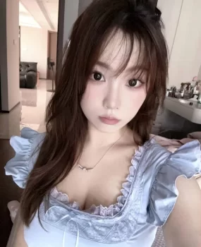 反差御姐翘臀喷水