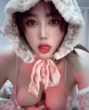 巨乳性感女郎静静