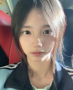 做兼职赚生活费的大学生