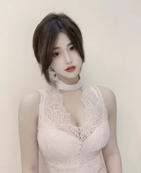 呼市特别温柔的一位妹子，颜值高，皮肤白嫩