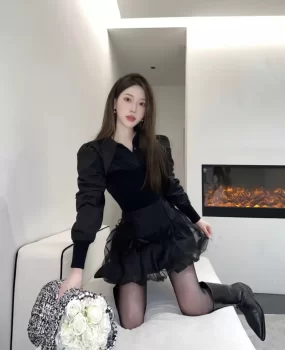 给黑丝小姐姐送了一束花艹完B乐开了花