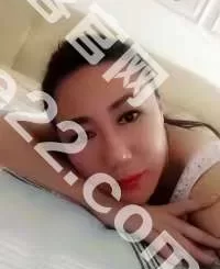 丝袜诱惑的风骚熟女一枚