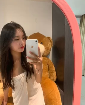 刚兼职三点粉嫩的妹子 逼紧 水多