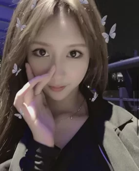 邂逅一个兼职制服系列的美女